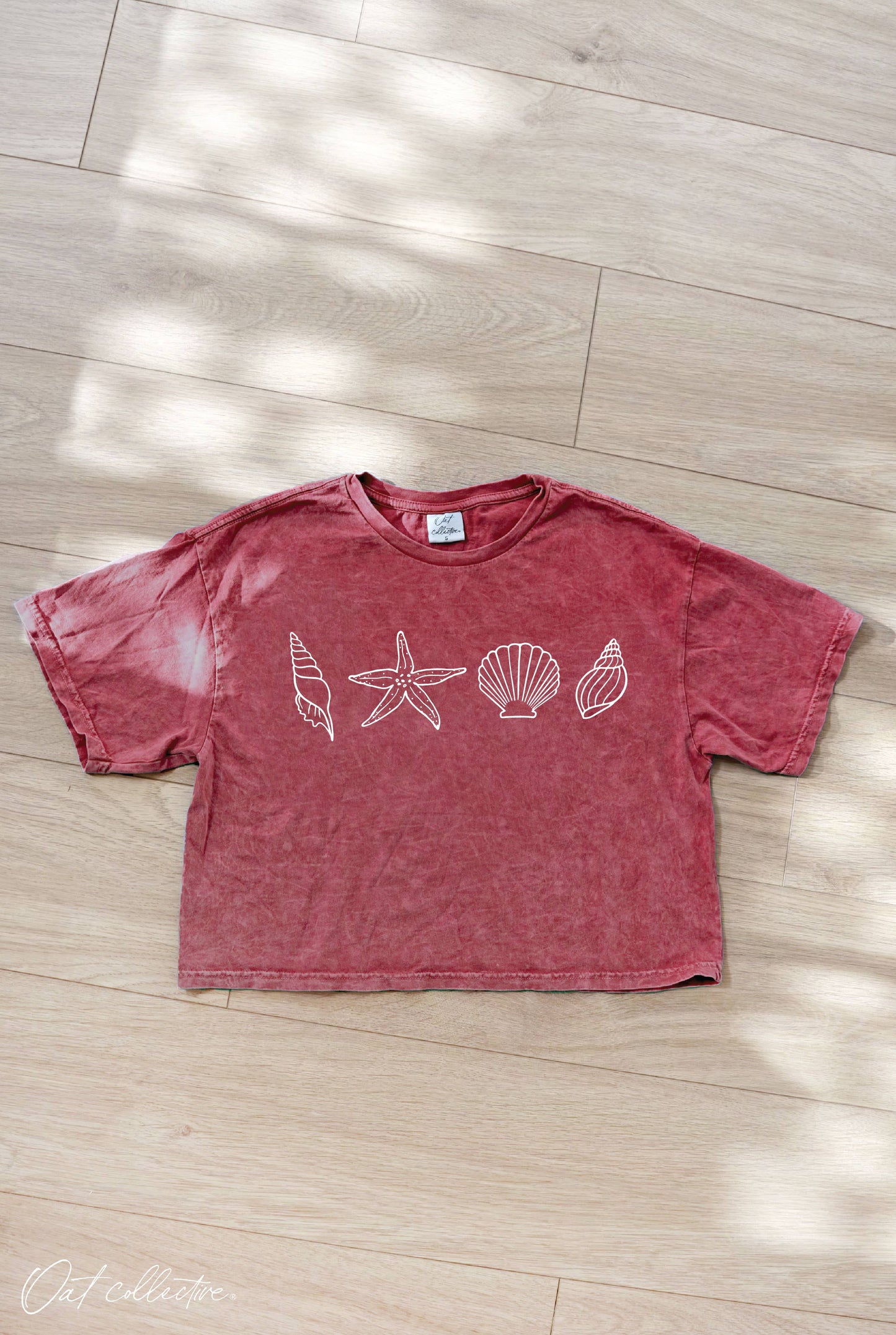 SEASHELLS ROW Cropped Mineral Washed Graphic Top