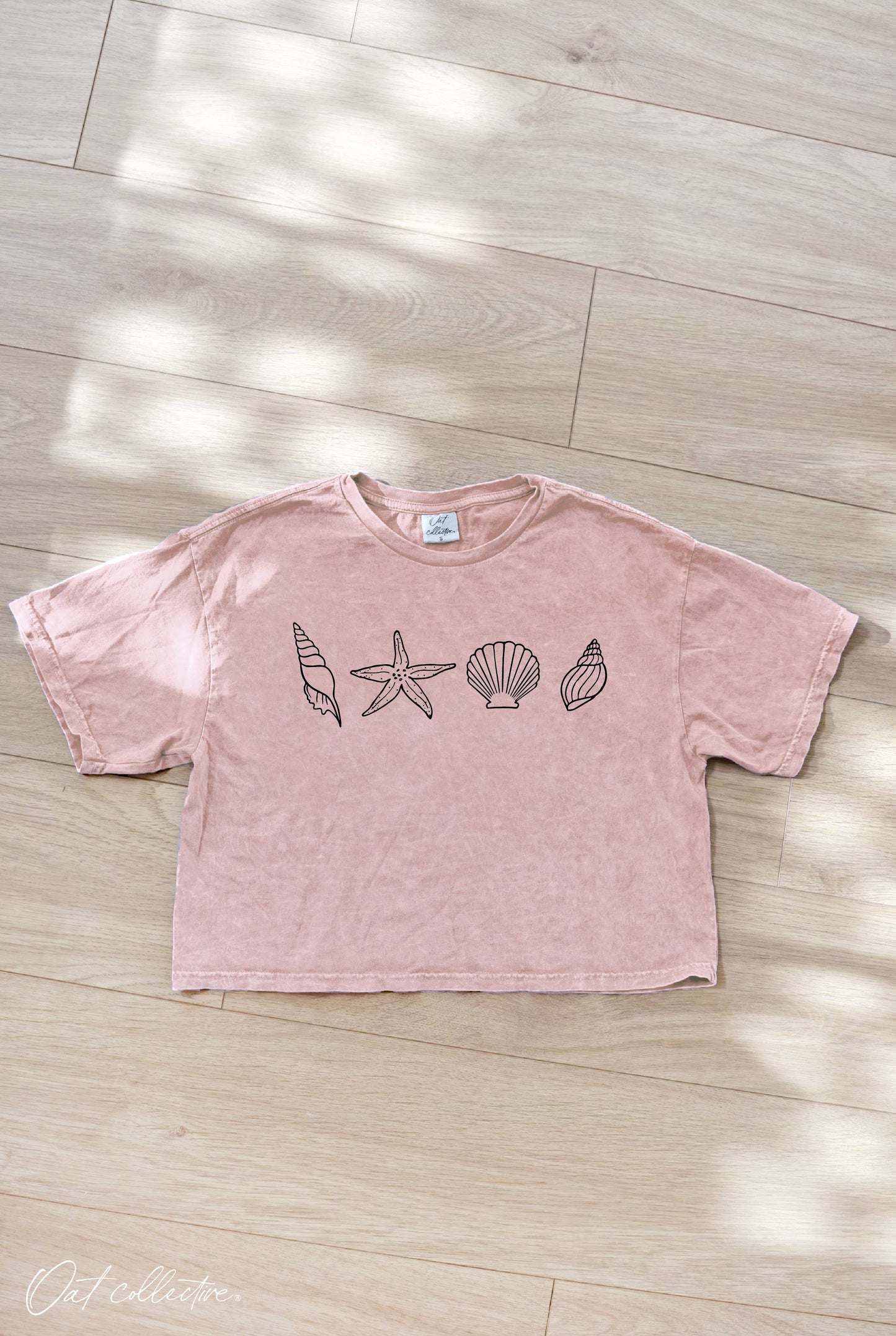 SEASHELLS ROW Cropped Mineral Washed Graphic Top