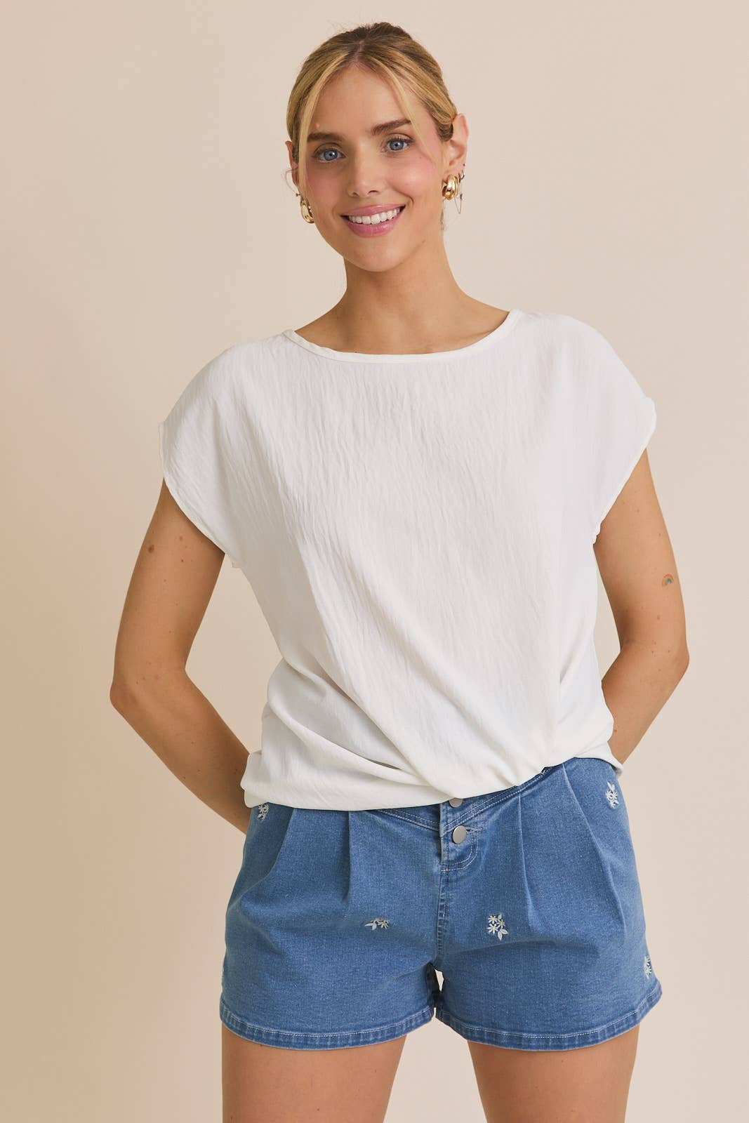 Solid Tee w/Front Knot Detail