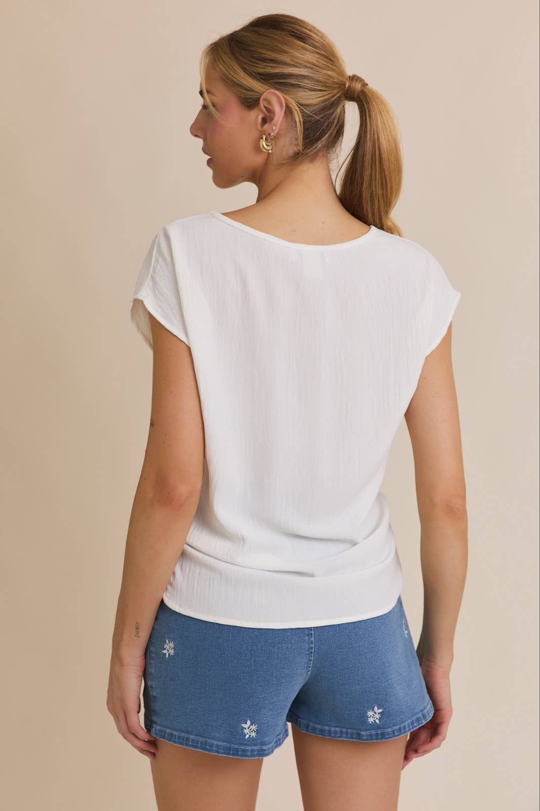 Solid Tee w/Front Knot Detail