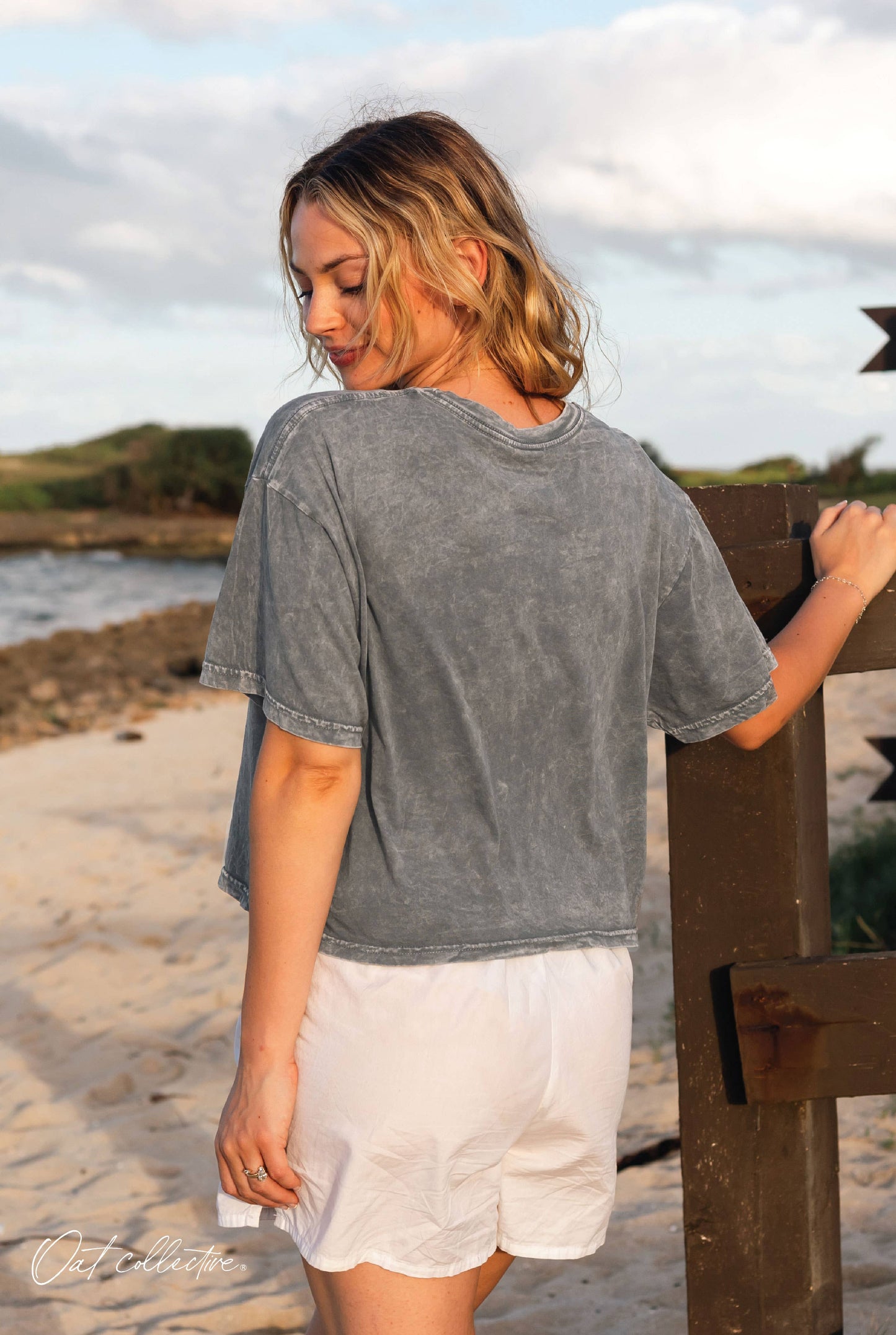 SEASHELLS ROW Cropped Mineral Washed Graphic Top