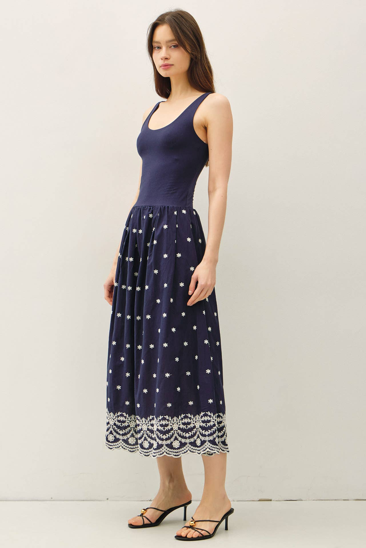 Sleeveless Scallop Edge Midi Dress