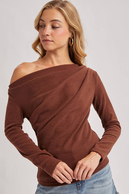 ONE OFF SHOULDER KNIT TOP