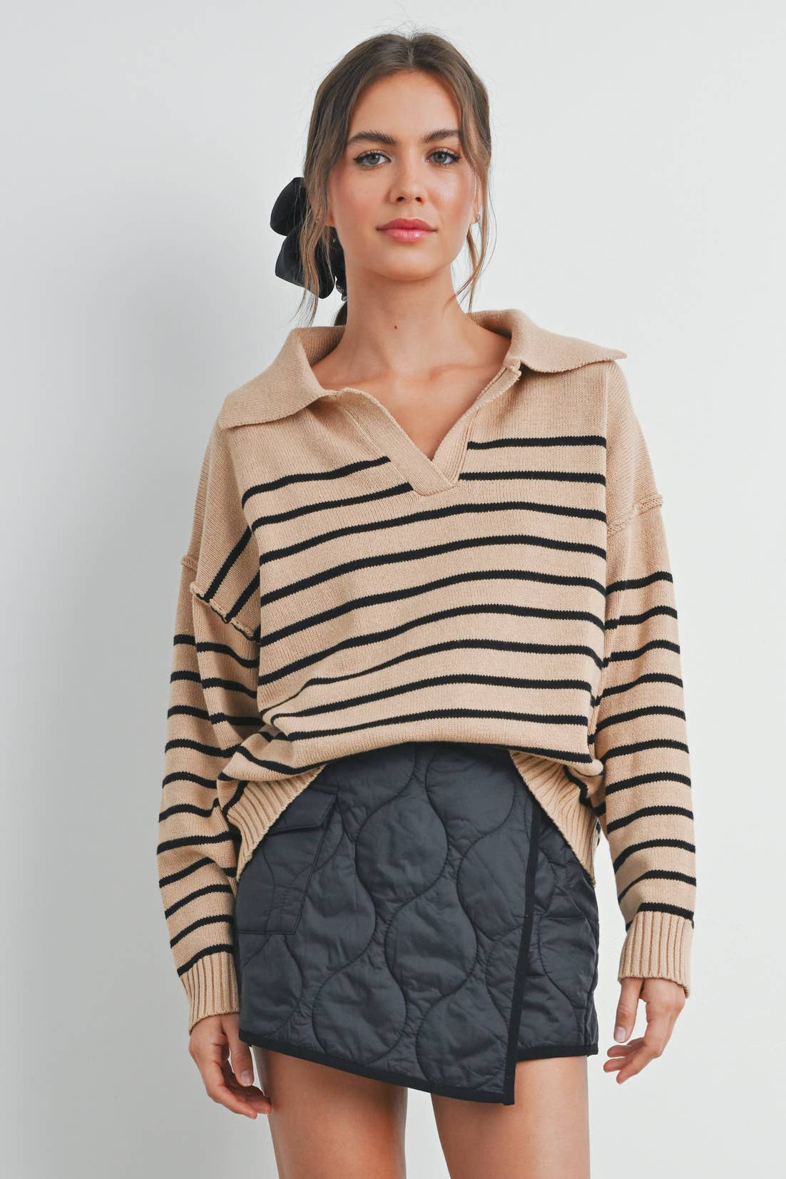 BMW7468 - V-NECK STRIPED SWEATER
