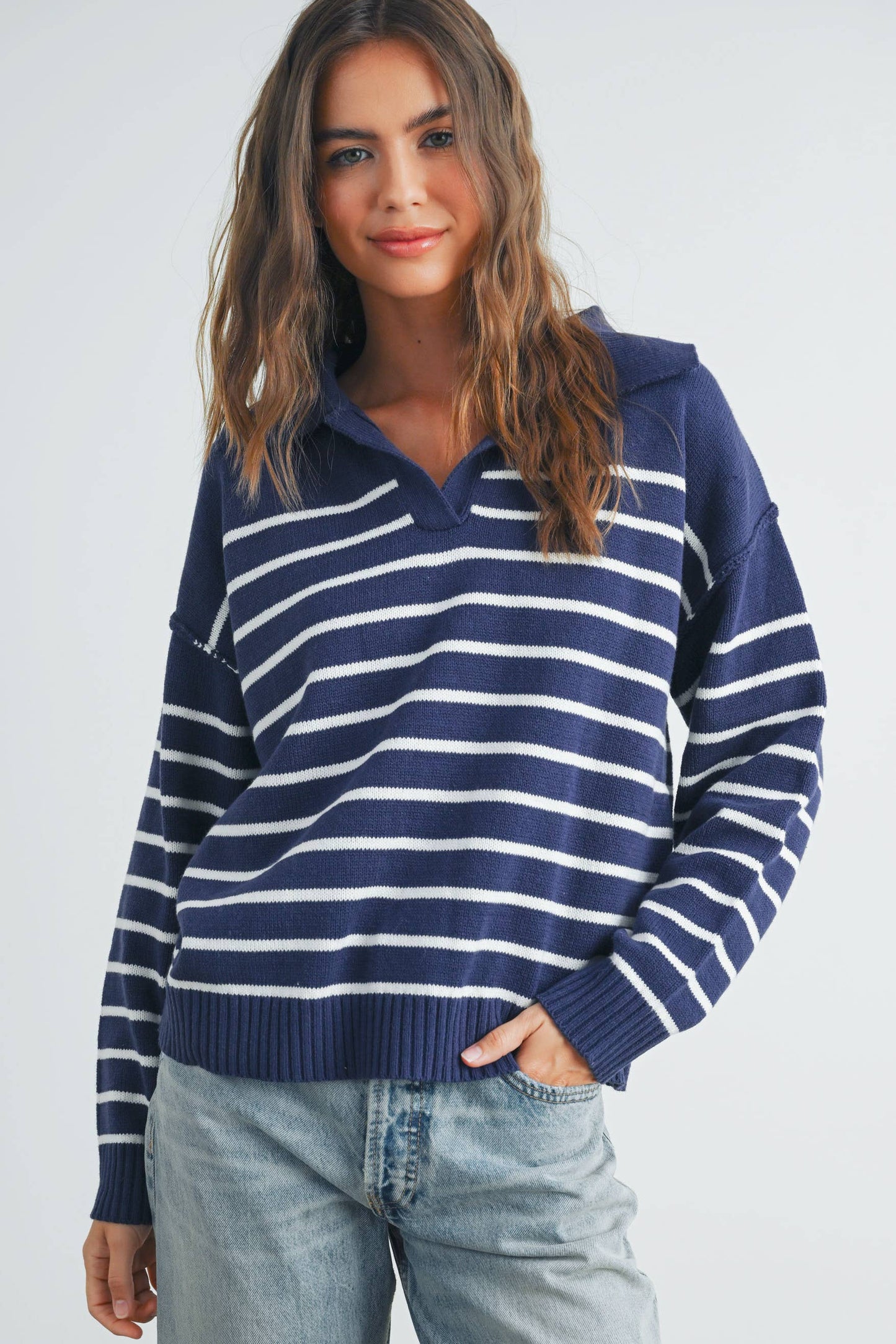 BMW7468 - V-NECK STRIPED SWEATER
