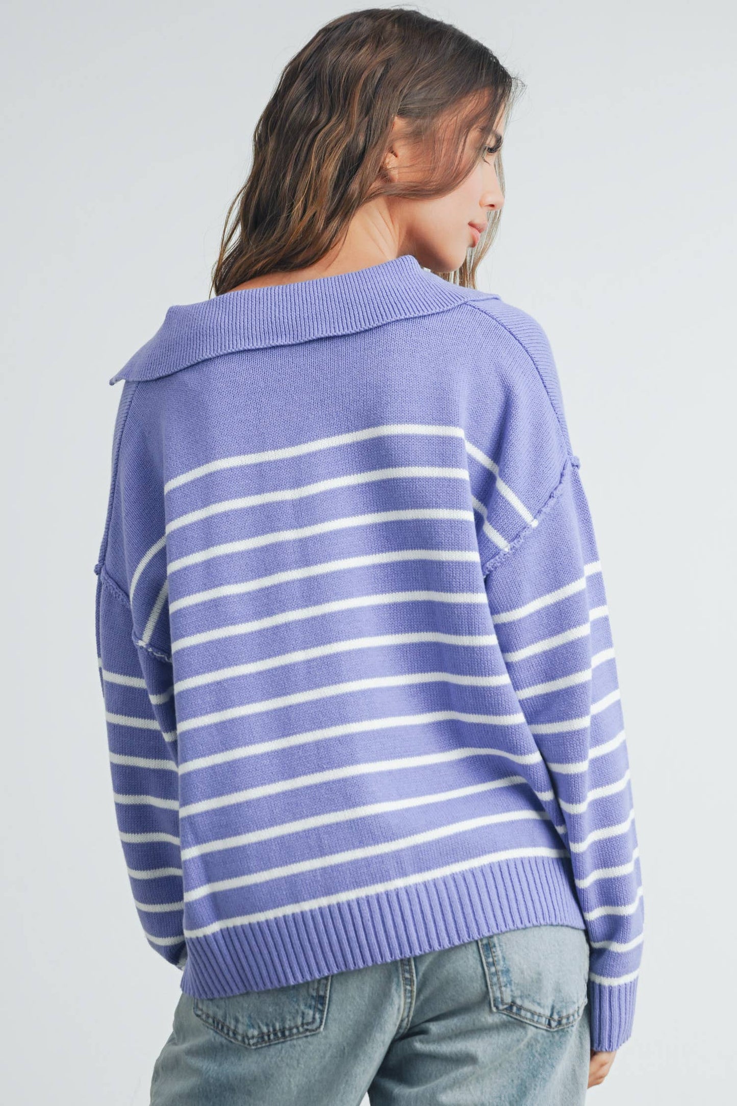 BMW7468 - V-NECK STRIPED SWEATER
