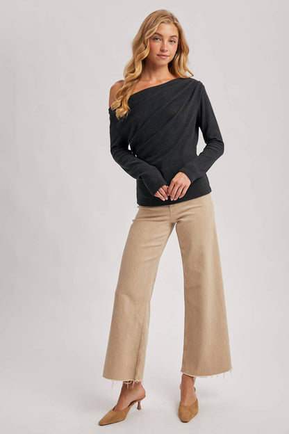 ONE OFF SHOULDER KNIT TOP