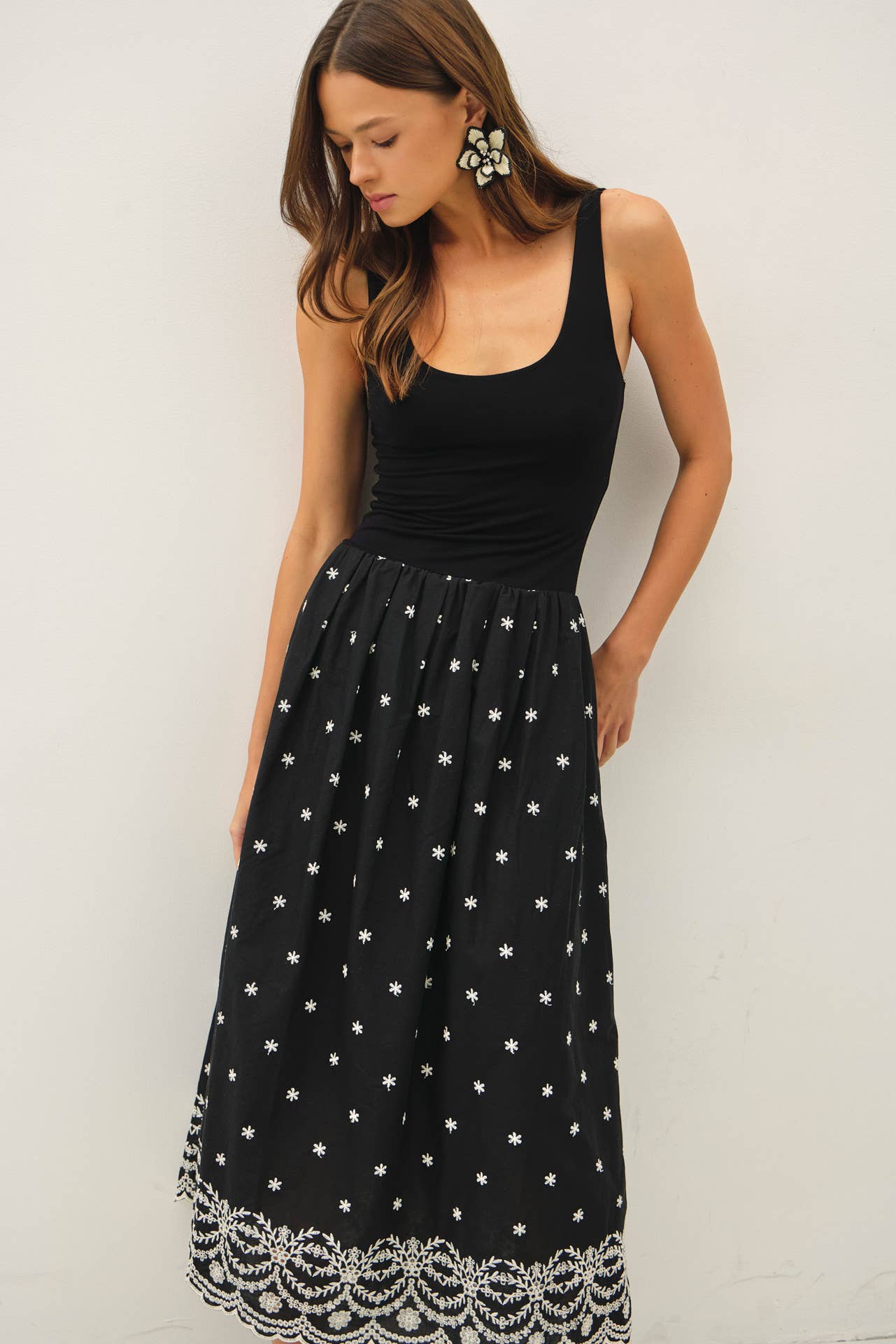 Sleeveless Scallop Edge Midi Dress