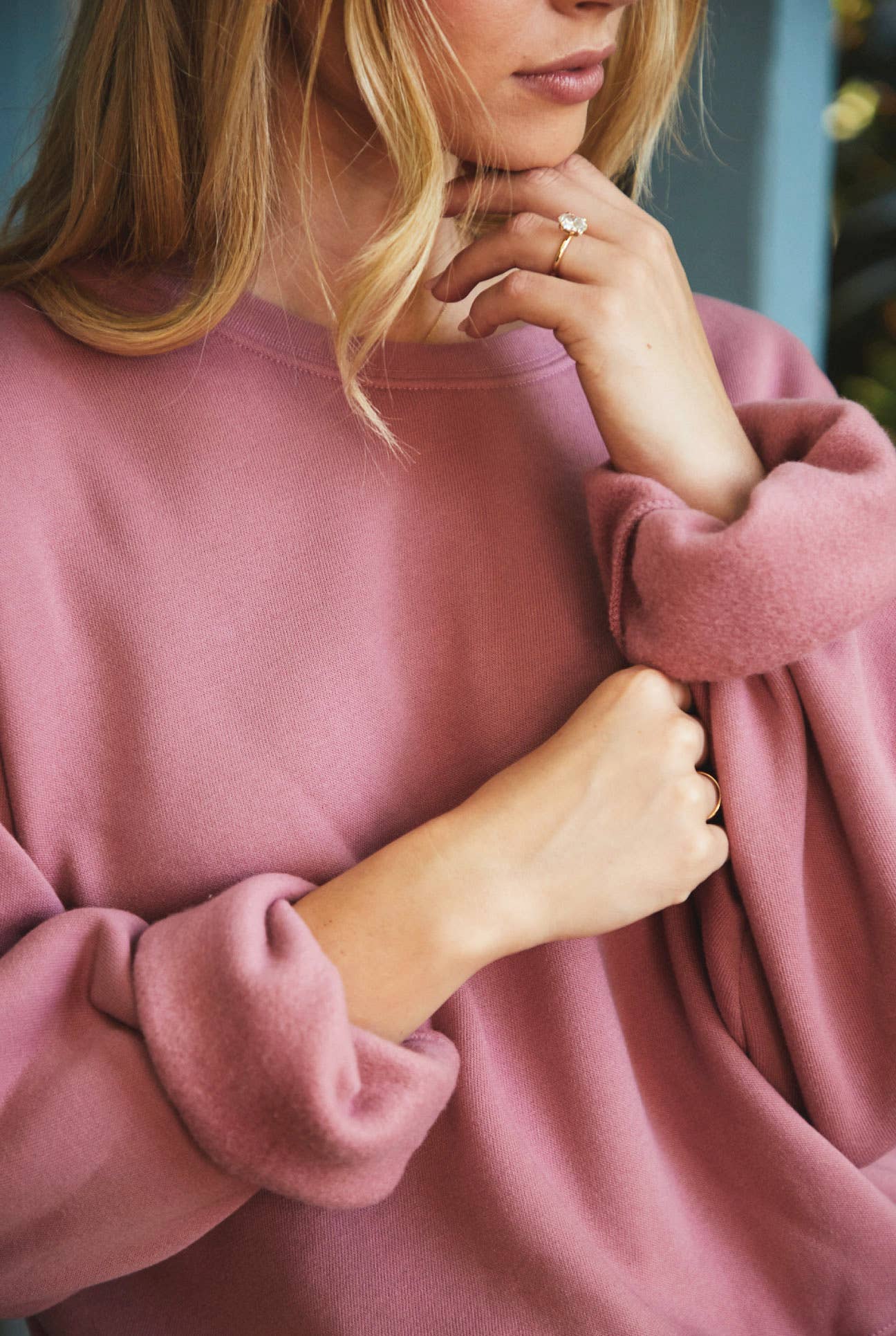 WEEKENDS COFFEE AND DOGS  Mid Graphic Sweatshirt