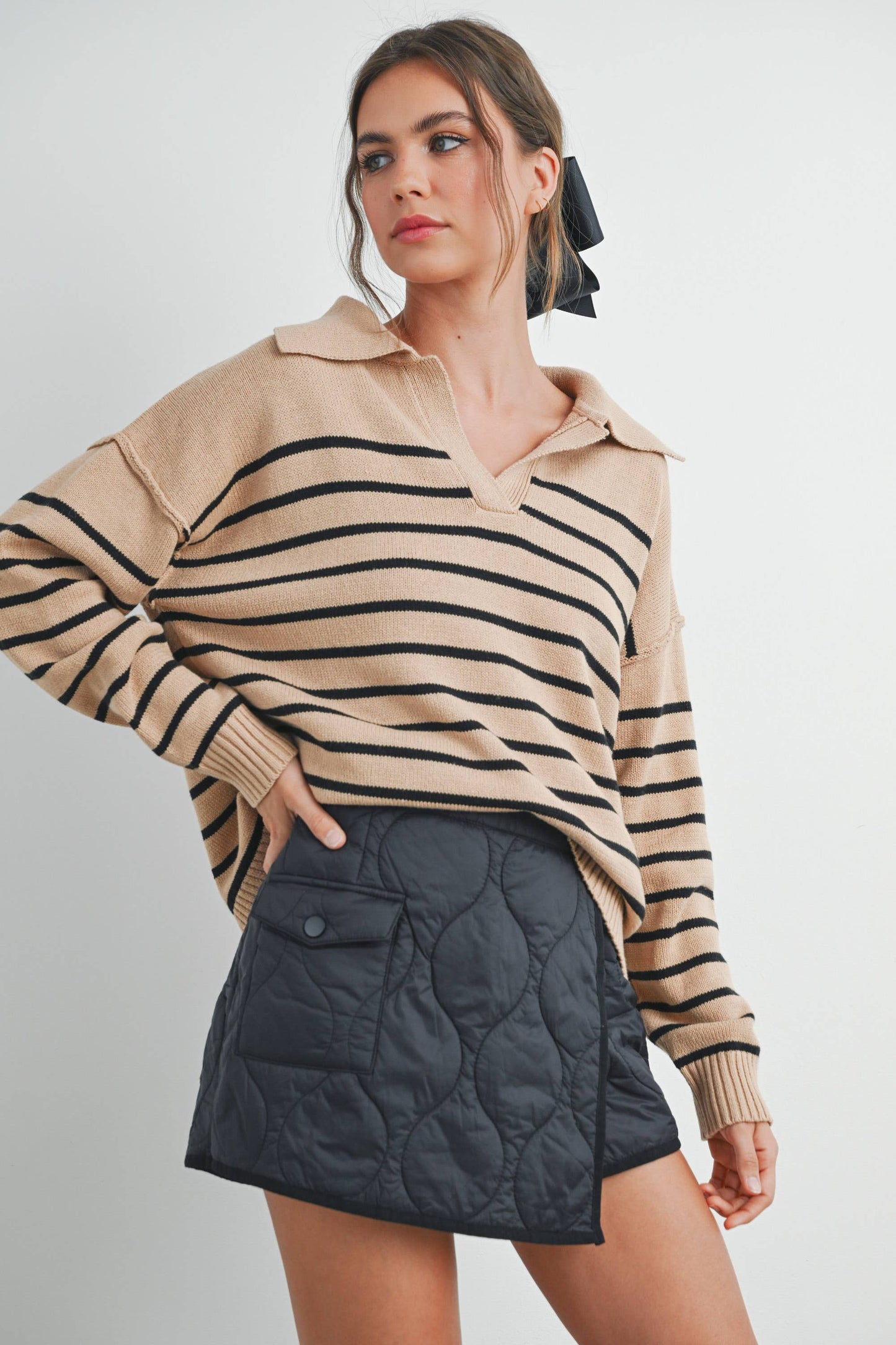 BMW7468 - V-NECK STRIPED SWEATER