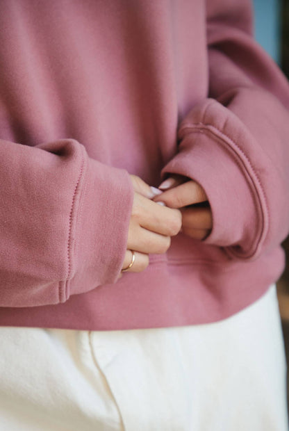 WEEKENDS COFFEE AND DOGS  Mid Graphic Sweatshirt