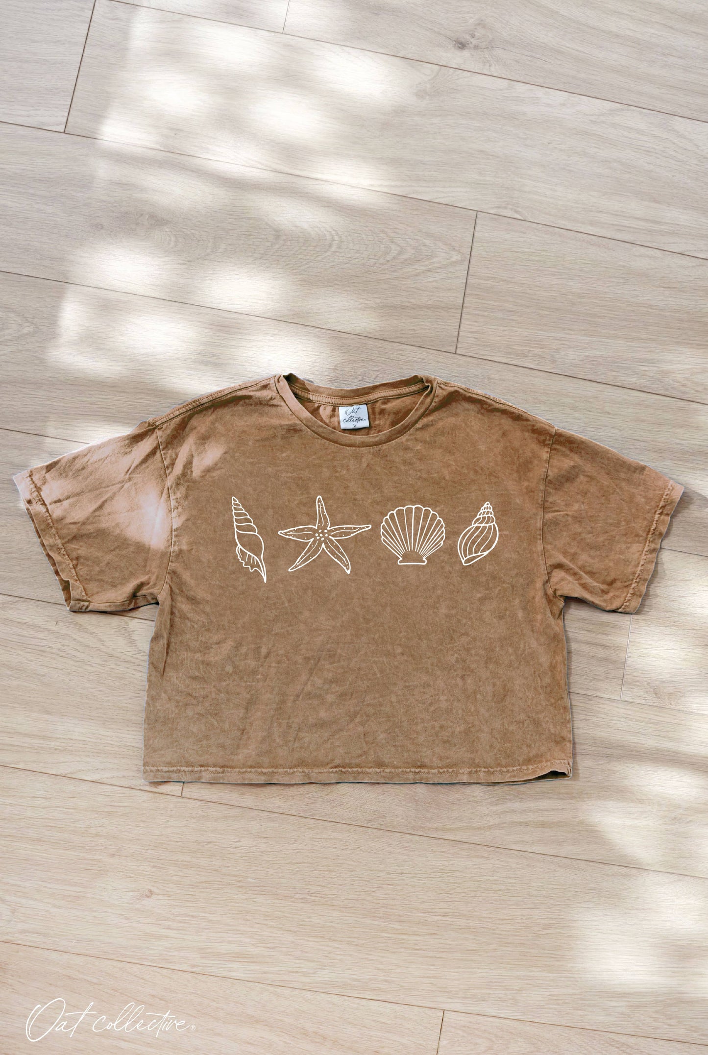 SEASHELLS ROW Cropped Mineral Washed Graphic Top
