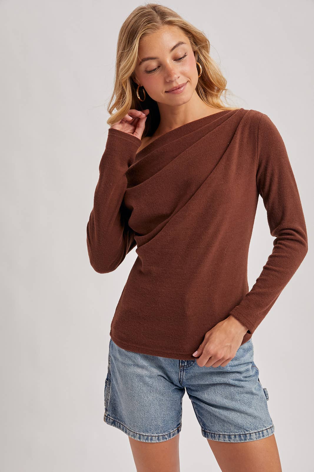ONE OFF SHOULDER KNIT TOP