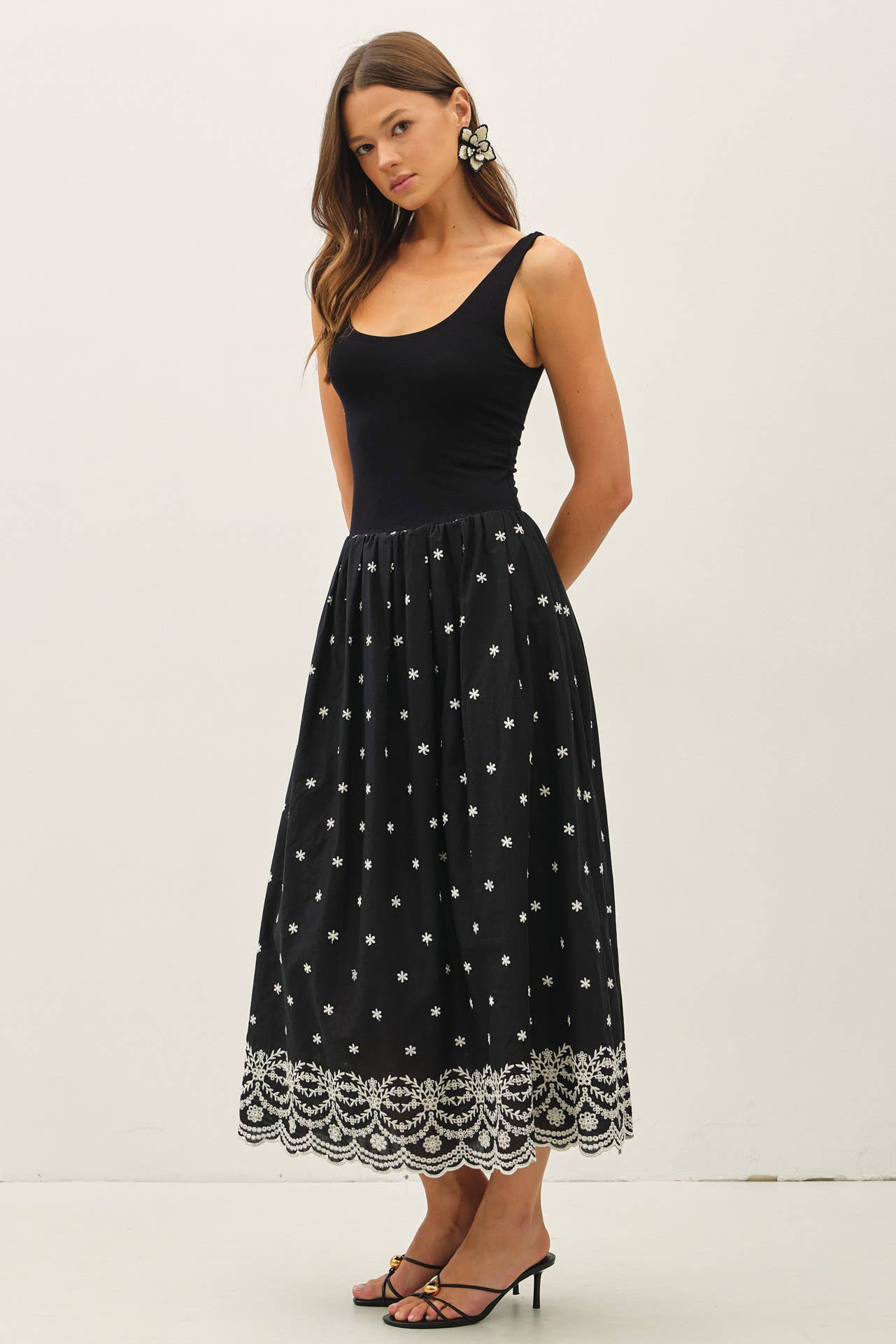 Sleeveless Scallop Edge Midi Dress